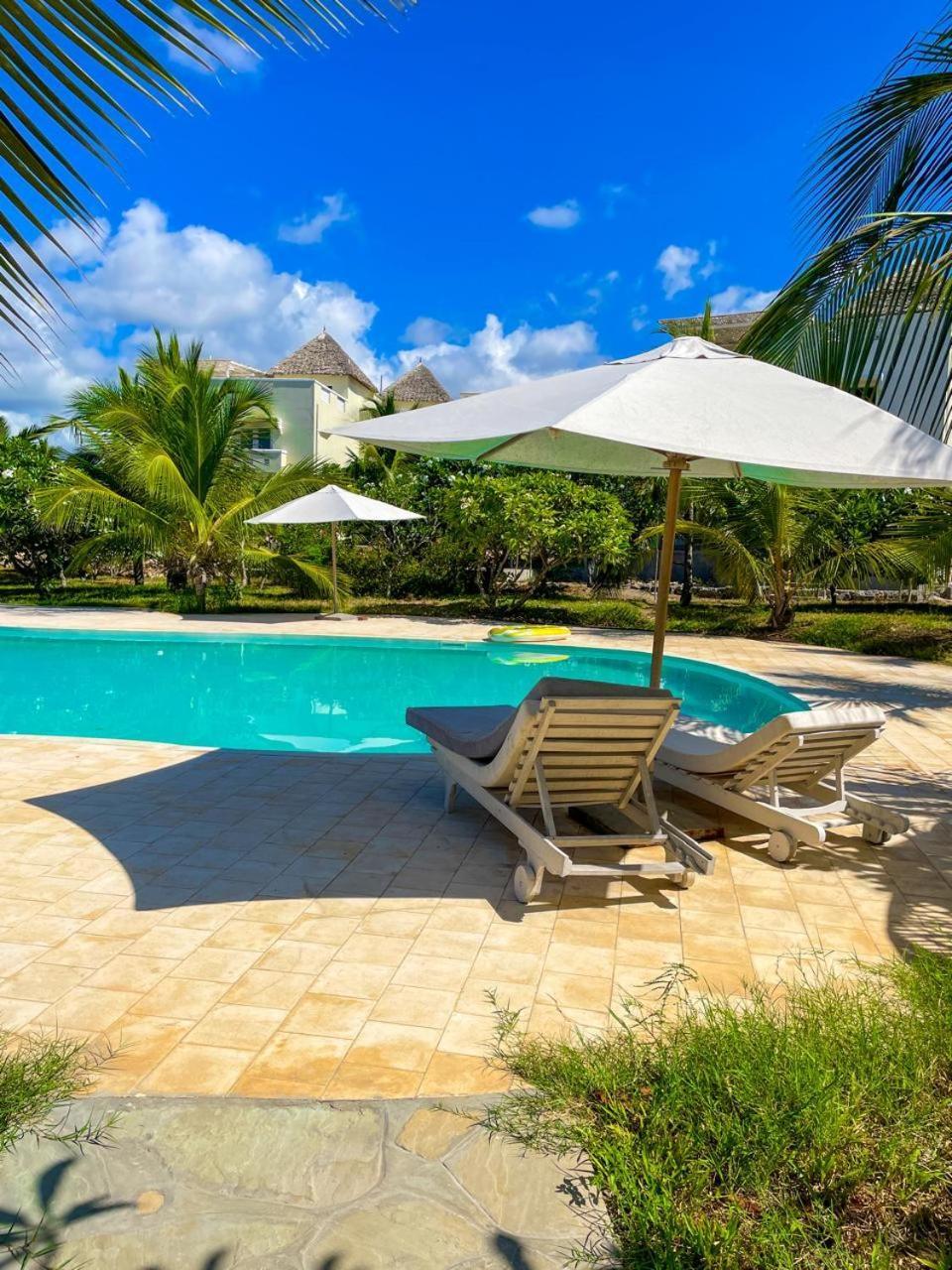White Villa - Paparemo Beach Ватаму Екстериор снимка